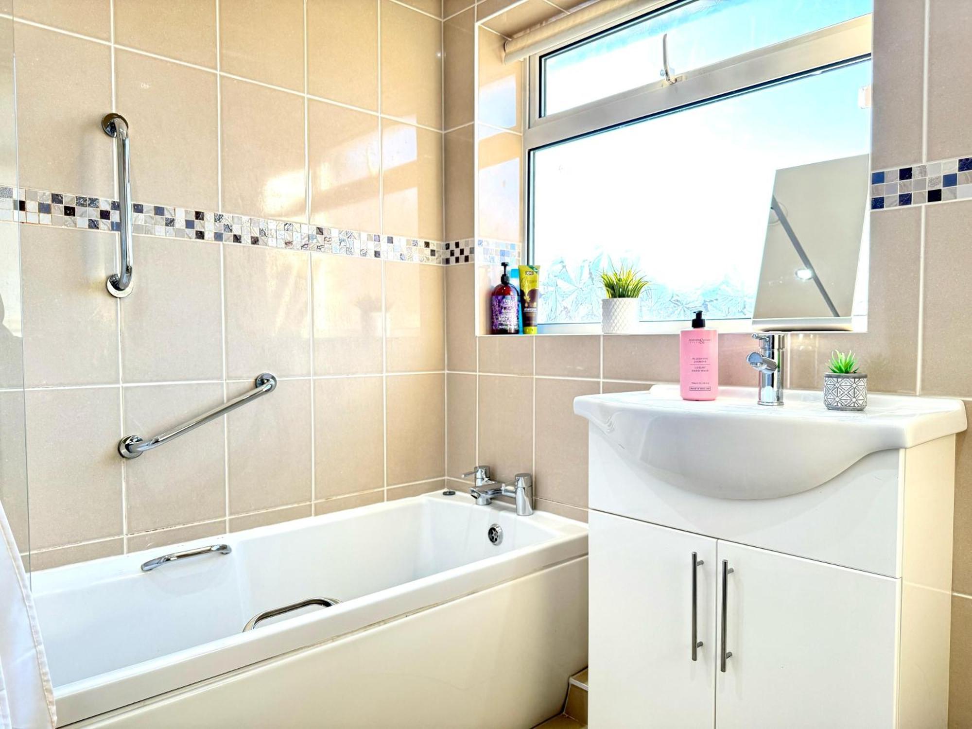 Stylish 3-Bedroom House With Garden & Free Parking'S, Prime Location With Private Garden Kidlington Dış mekan fotoğraf